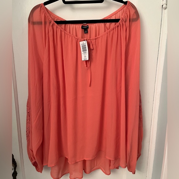 🆕 Torrid Relaxed Pop-Over Blouse - Picture 7 of 8